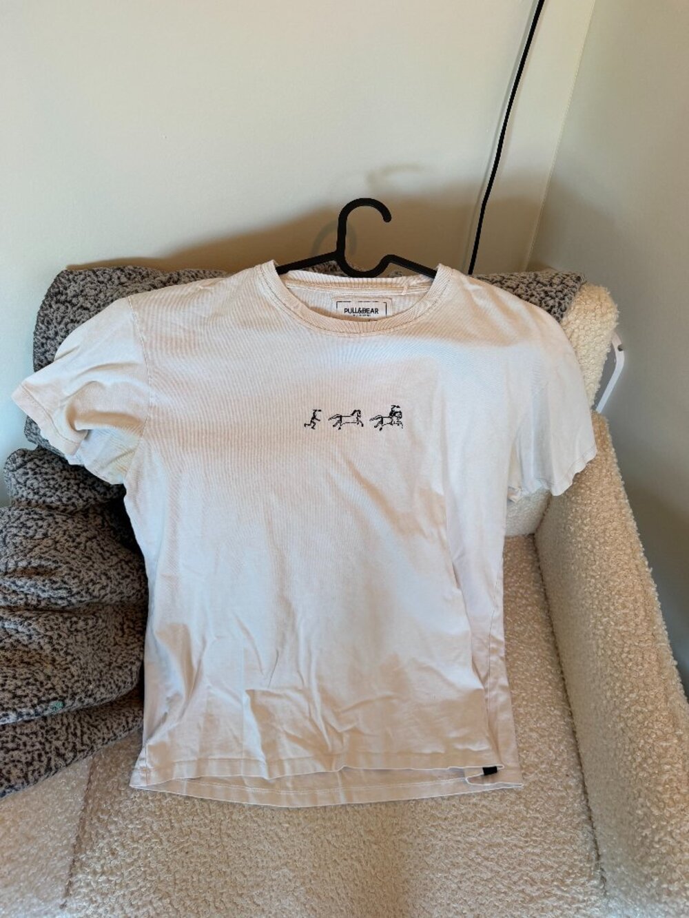 Pull&Bear White Graphic T-Shirt Size M